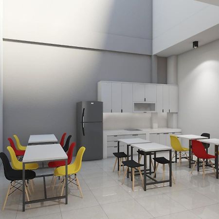 Ndalem Kraton Hotel Sidoarjo Luaran gambar