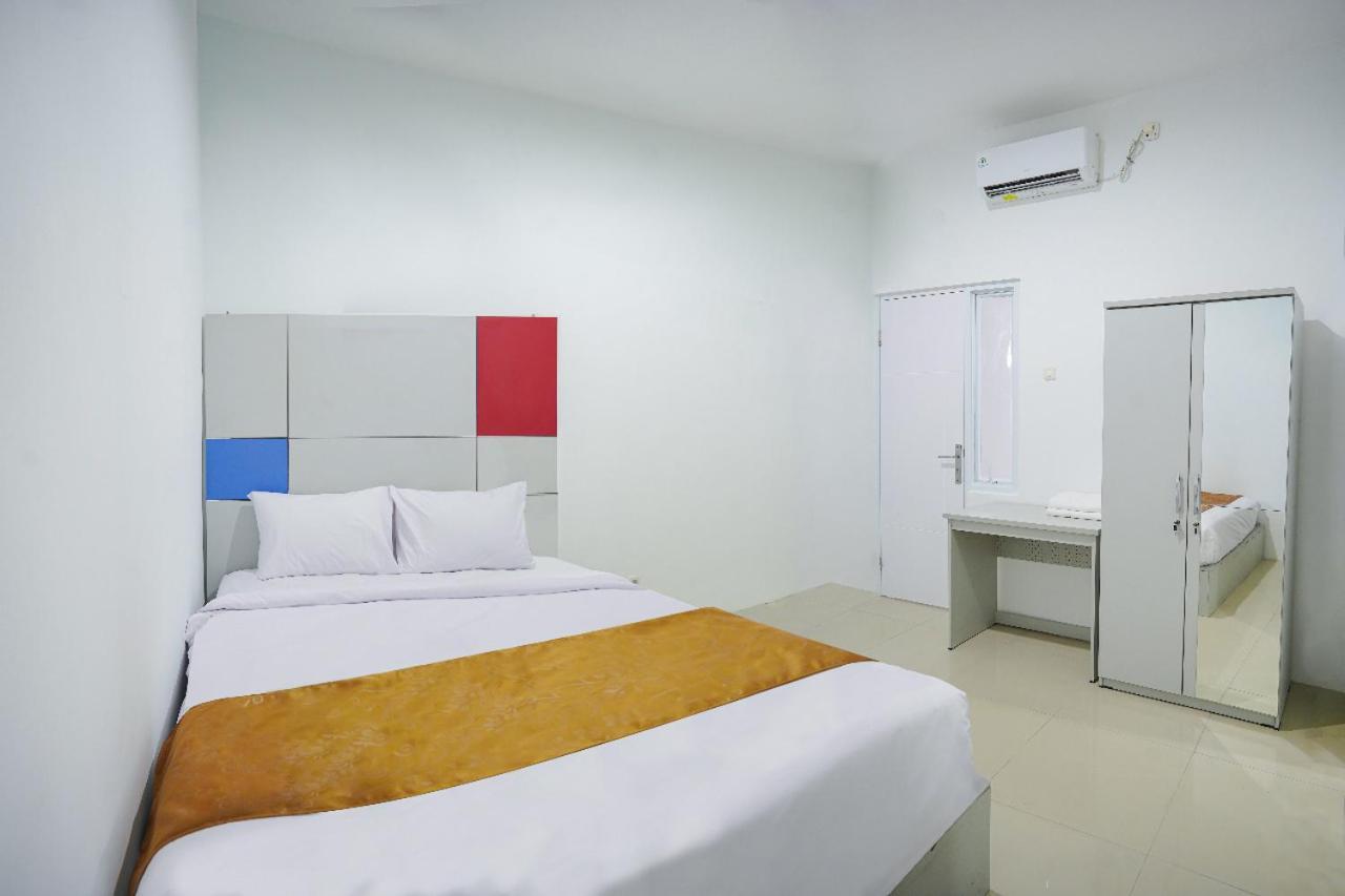 Ndalem Kraton Hotel Sidoarjo Luaran gambar