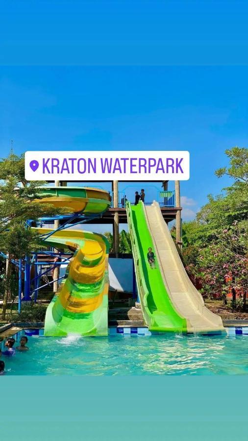 Ndalem Kraton Hotel Sidoarjo Luaran gambar
